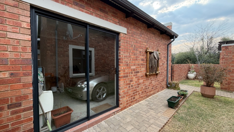 2 Bedroom Property for Sale in De Land Estate North West